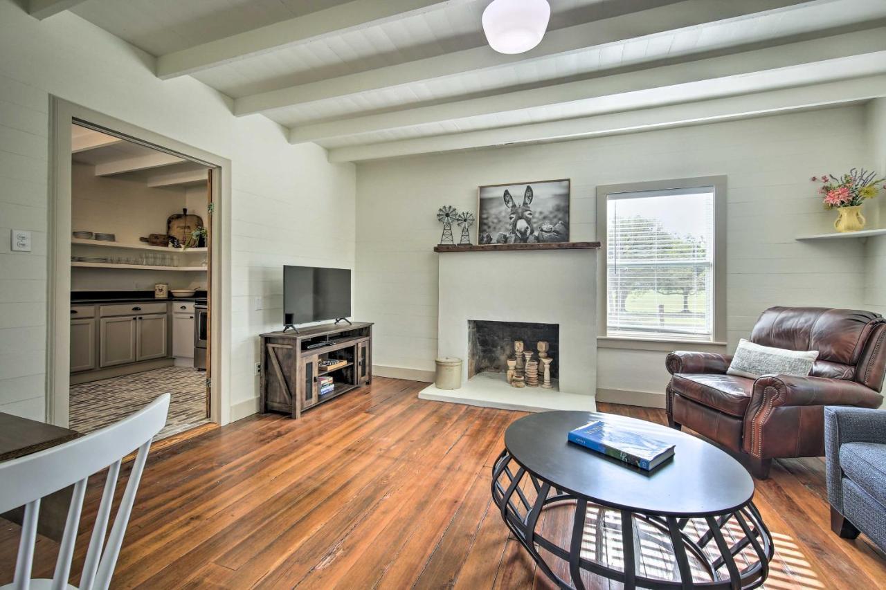 Peaceful Schulenburg Farmhouse With Fire Pit And Grill Buitenkant foto