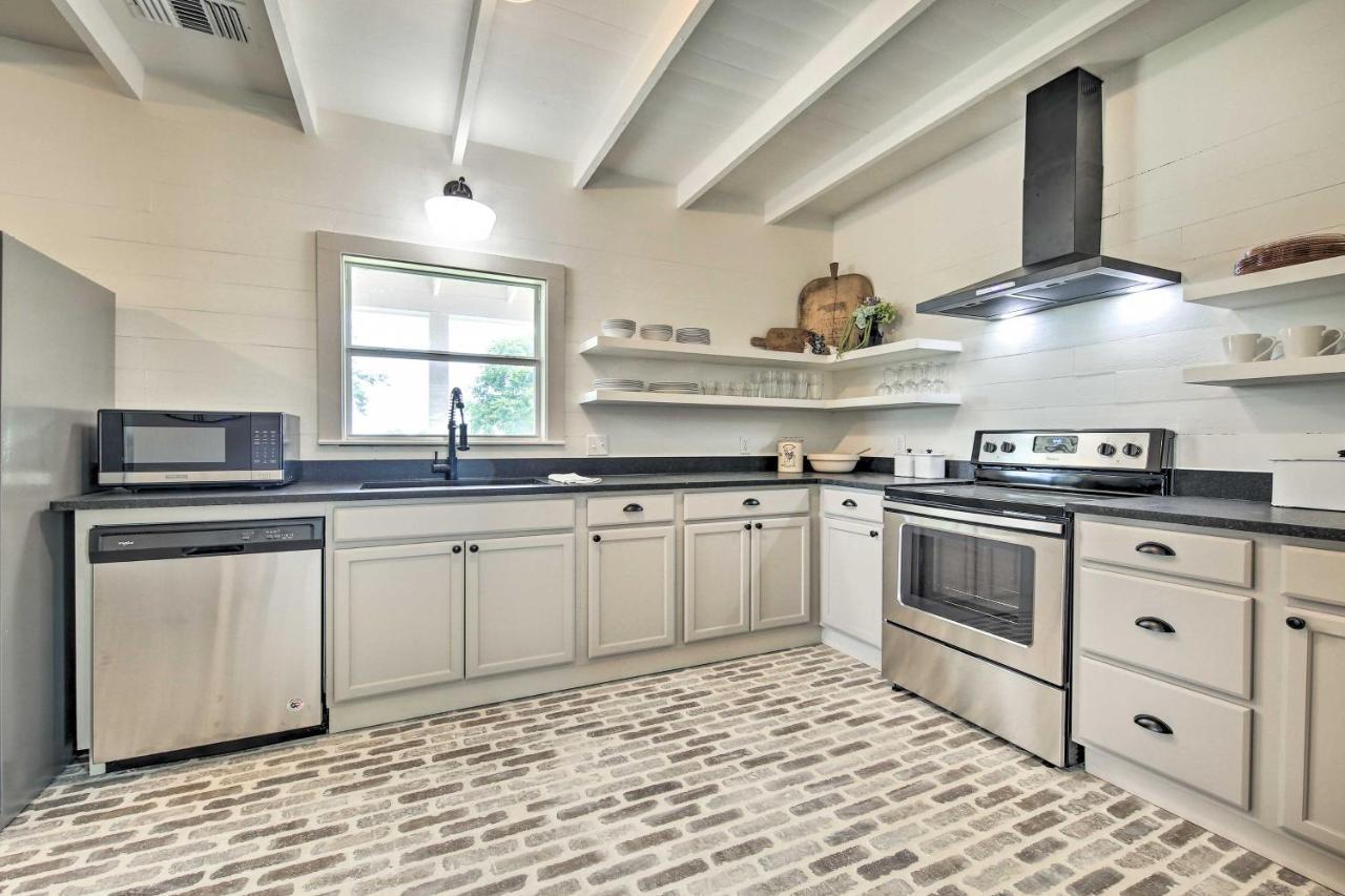 Peaceful Schulenburg Farmhouse With Fire Pit And Grill Buitenkant foto